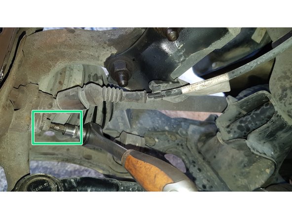 Avec une clé BTR 5mm dévissez la vis puis retirez le capteur.