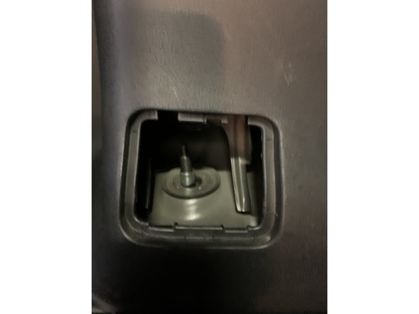 Installer la cale et la rondelle de l'amortisseur