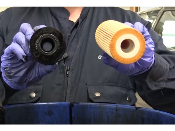 Retirer le filtre de la cloche puis retirer le joint à l'aide d'un tournevis plat