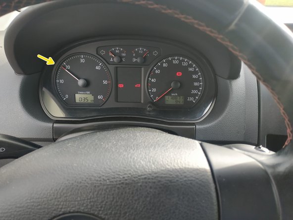 démarrer et maintenir le régime à 2000trs/mn environ pendant quelques secondes