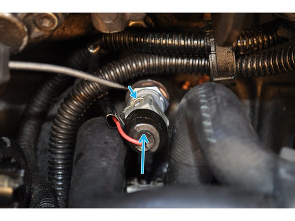 Rebrancher le connecteur électrique et installer l’agrafe