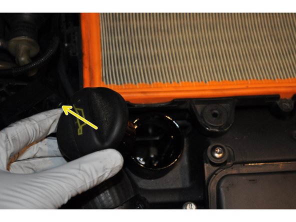 
Temporarily remove the oil filler cap to facilitate removal of the air box.
