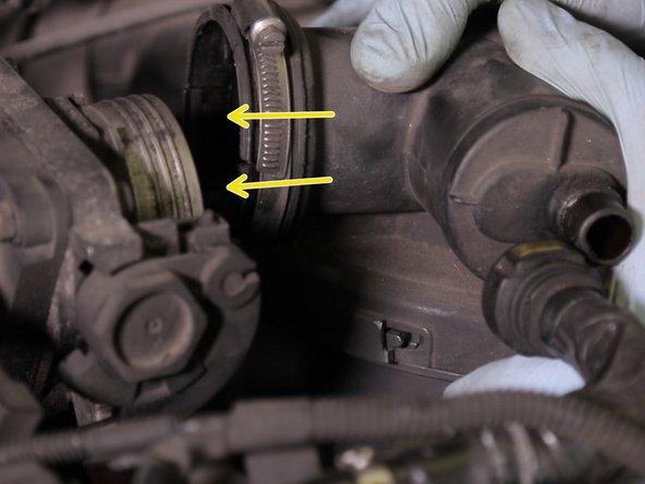 Replacer le collecteur d'admission avec la boite à ait