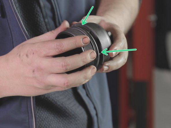 Repositionner le nouveau joint sur la cloche.