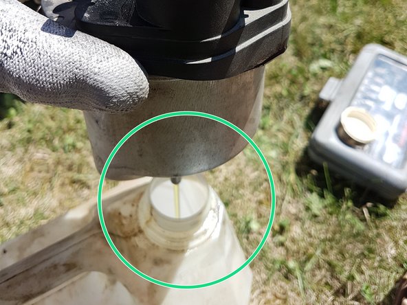 Le gazole s’échappe par le bas du bloc