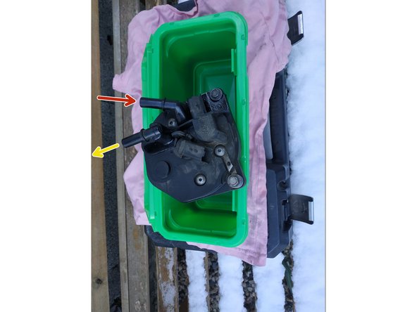 Avant de continuer, il faut identifier l'arrivée et la sortie de carburant :