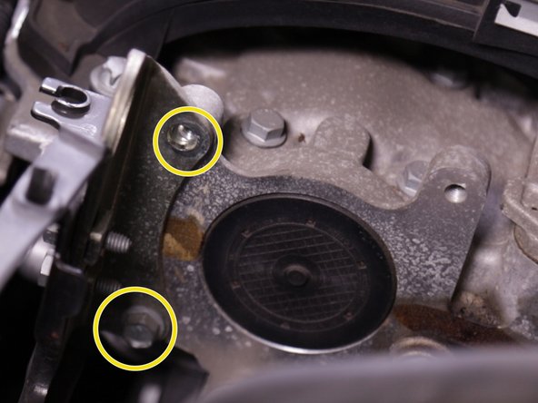 Afin de retirer le support du résonateur retirer les deux vis en commençant par celle du haut