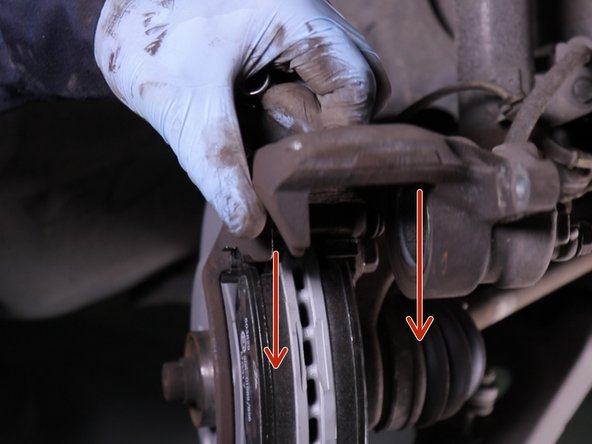 Refermez l'étrier sur la chape