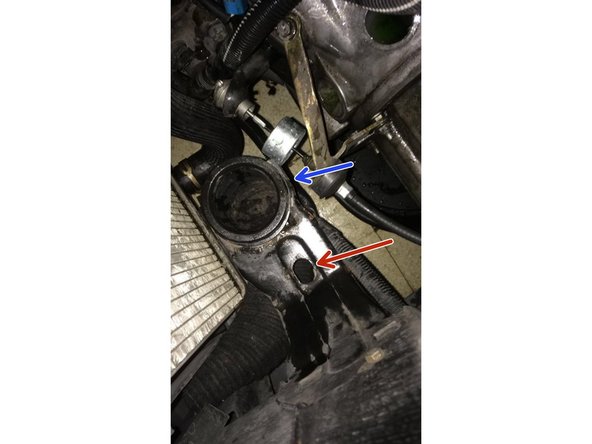 refixez la durite d'admission avec les deux collier de serrage ( douille de 7 mm )