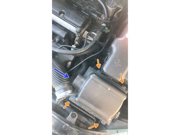 Resserrer les quatre vis cruciformes