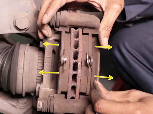 Retirer les deux plaquettes de frein