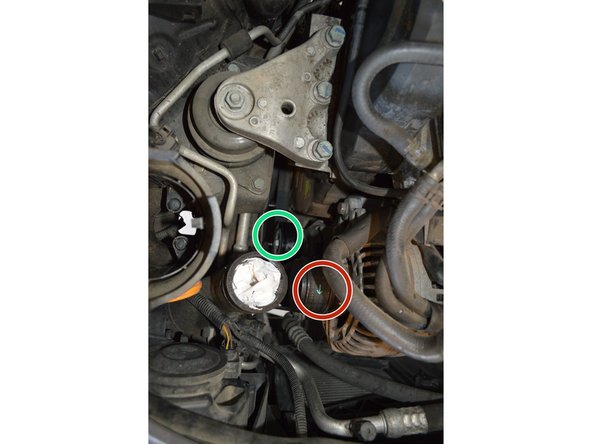 Repérer le sens de rotation de la courroie afin de la remonter dans le même sens.