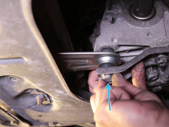 Visser la seconde vis pour maintenir le support en place