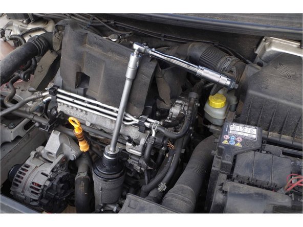 Il est indiqué de serrer le filtre à 25Nm. Si vous avez le luxe de posséder une clé dynamométrique, c'est bien, sinon, serrez, mais pas trop fort