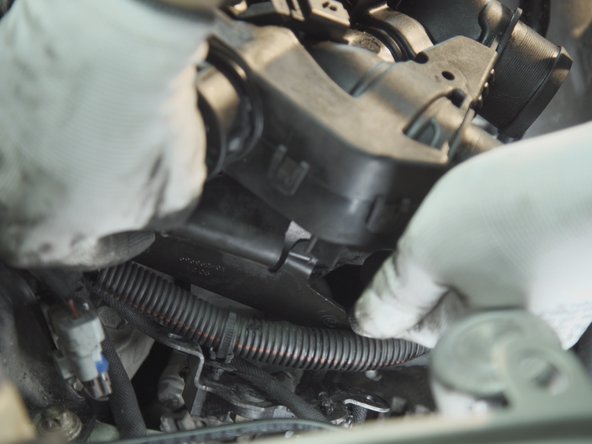 Replacer la plaque de support sur les vis