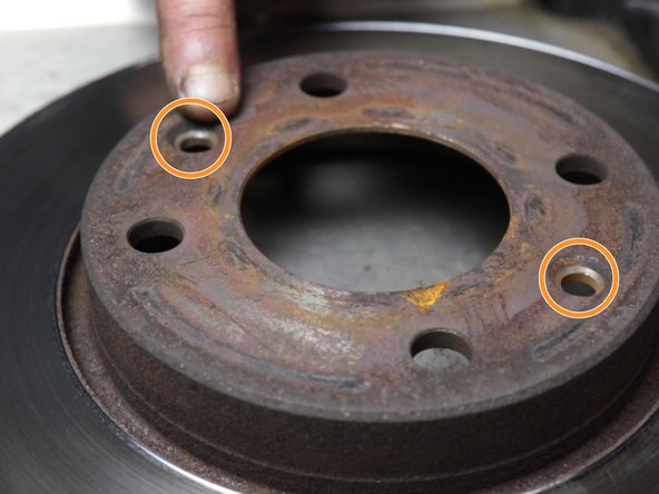 Comparer les dimensions de l'ancien disque avec le nouveau, hauteur et épaisseur