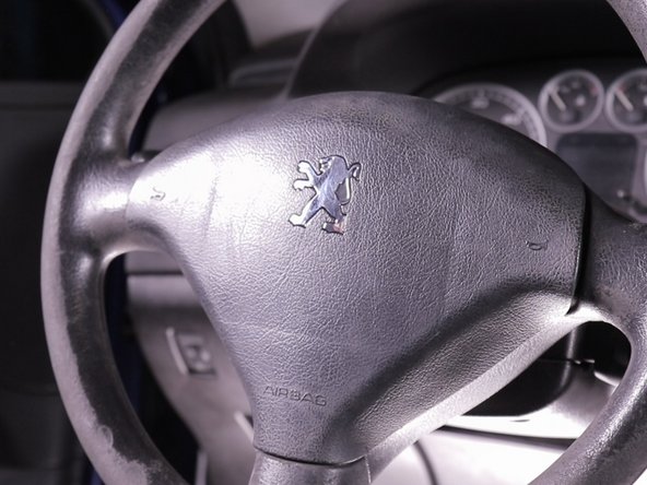 Reconnecter la batterie puis attendre 10 minutes avant de vérifier le bon fonctionnement des différentes fonctionnalités du comodo