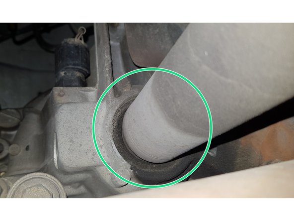 Le cardan est emboîté dans la boîte de vitesses.