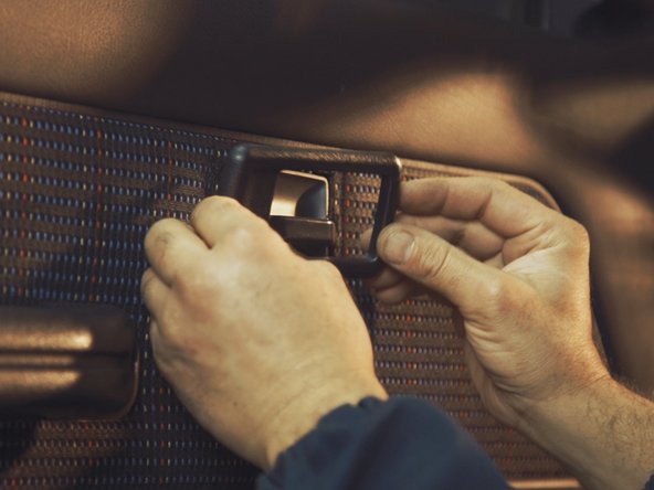 
Replace the door handle surround by clipping it in place
