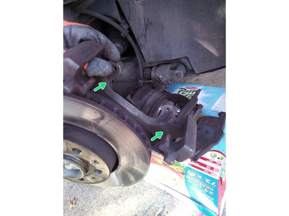 Déposez le support d'étrier (photo n°3)