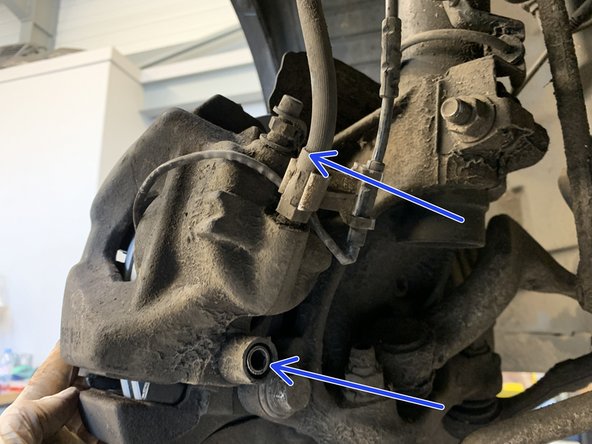 Visser les deux vis de 7 à l'aide de la clé BTR