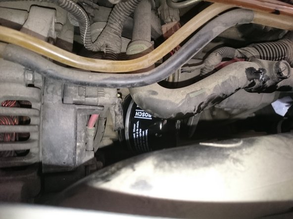 Resserrer le nouveau filtre à la main sans trop forcer. Si vous avez un doute regardez les instructions de montage sur votre filtre. Photo 2