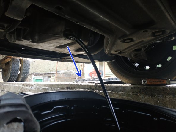 finir de dévisser à la main