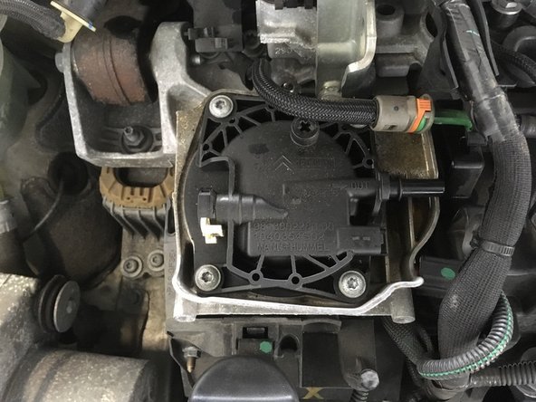 Débrancher les durites et le capteur