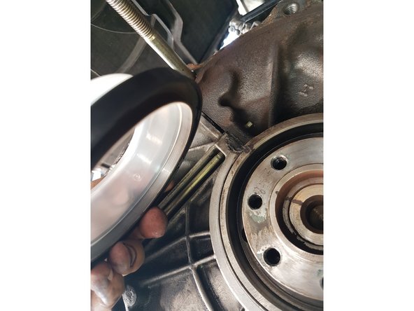 Tapoter un peu sur le joint pour l'enfoncer uniformément jusqu'à la butée.