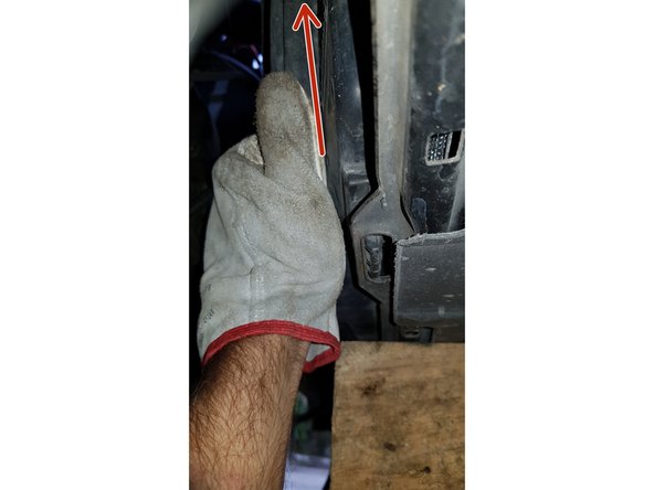 Retirez le ventilateur en le poussant vers le haut.