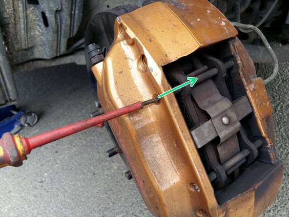 Faire coulisser les tiges de guidage