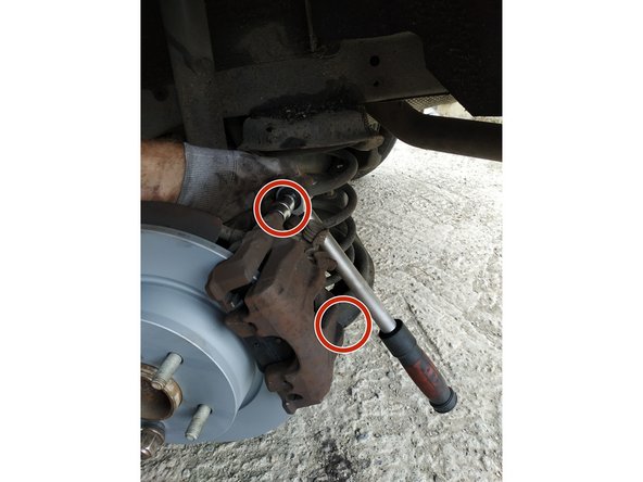 visser les 2 vis de fixation, clé Allen de 7, couple de 35N.m