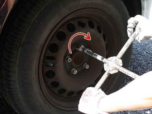 
Apply the handbrake.
