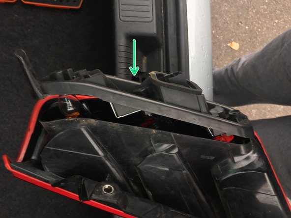 Remettre la platine dans le phare