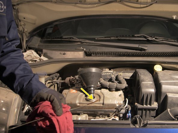 Tirer une seconde fois la jauge pour vérifier le niveau d'huile