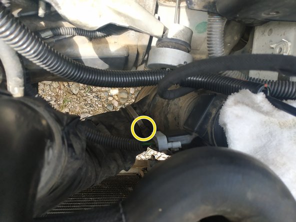 dévisser le collier au niveau de la boîte à air