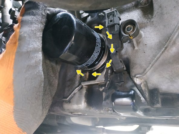 et visser très fort à la main