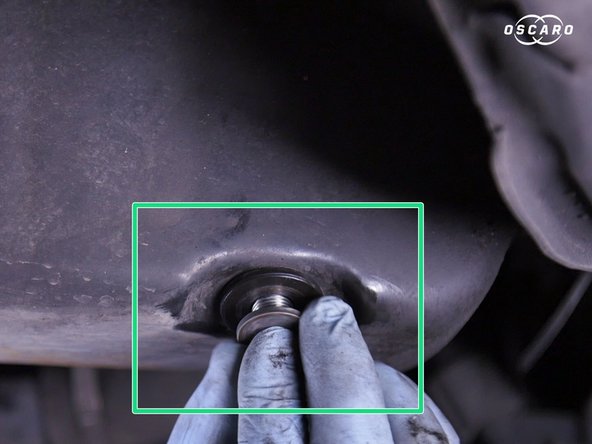 Revisser le bouchon de carter et serrer