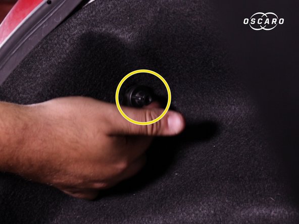 Revisser l’écrou du papillon de fixation du feux