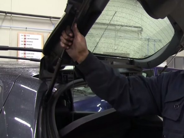 Vérifier que les vérins sont bien fixés