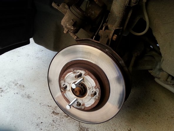 avec une clé de 13mm serrer les 2 boulons de 8mm chacun leur tour