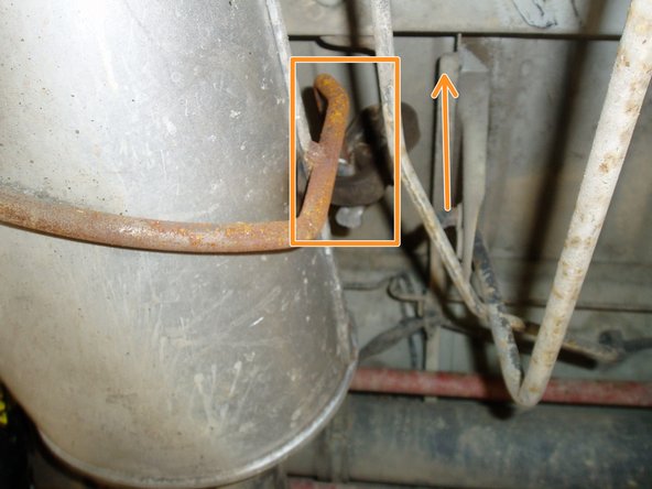 Monter le silentbloc de la ligne d'échappement