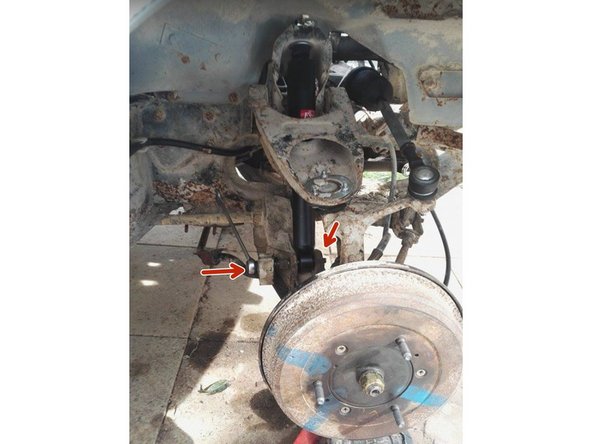 Position des silents blocs : Amortisseur - Coupelle - Silent bloc - Support de bras (Chassis de la voiture) - Coupelle - Silent bloc - Coupelle - écrous