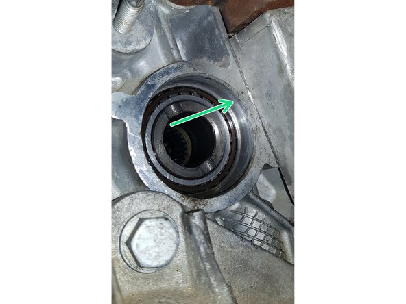 Nettoyez la portée du joint.