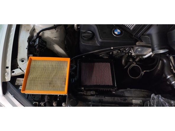 Attention à ne pas envoyer les saletés dans la durite sous le filtre !