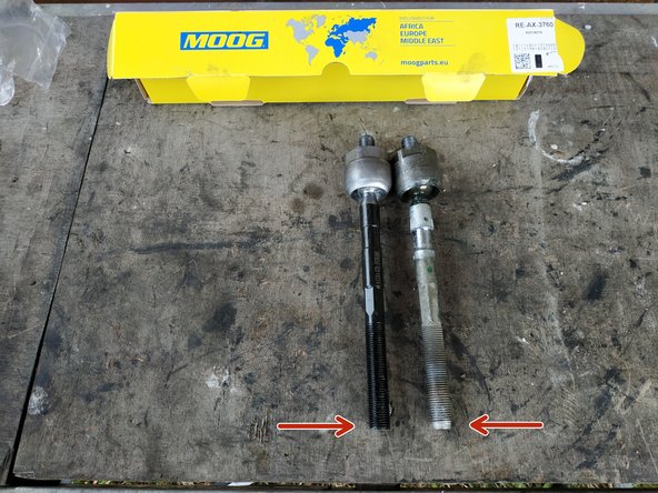 Les rotules font la même longueur mais on remarque que le filetage est plus long sur la pièce neuve. Même en vissant la rotule extérieure de 17 tours et demi sur la rotule neuve, le réglage ne sera vraiment pas bon.