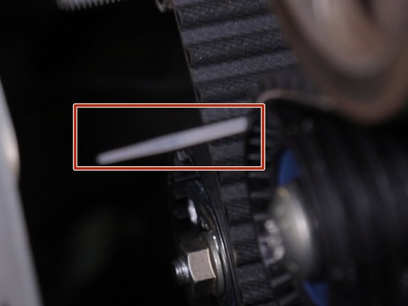 A l'aide d'une pince à bec, retirer le collier rislan en tirant dessus