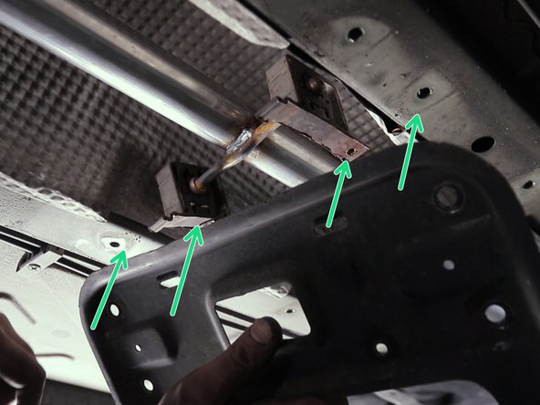 Replacer la plaque avec les silentblocs et resserrer les huit écrous