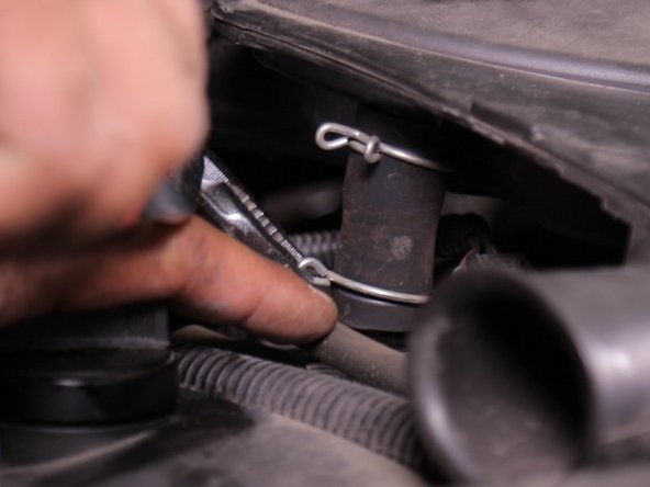 A l'aide de la pince multiprise descendez le collier du manchon pour le bloquer