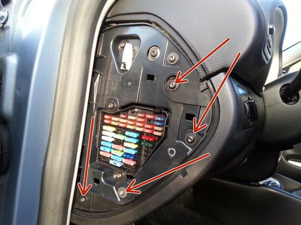 visser les 4 vis torx T25